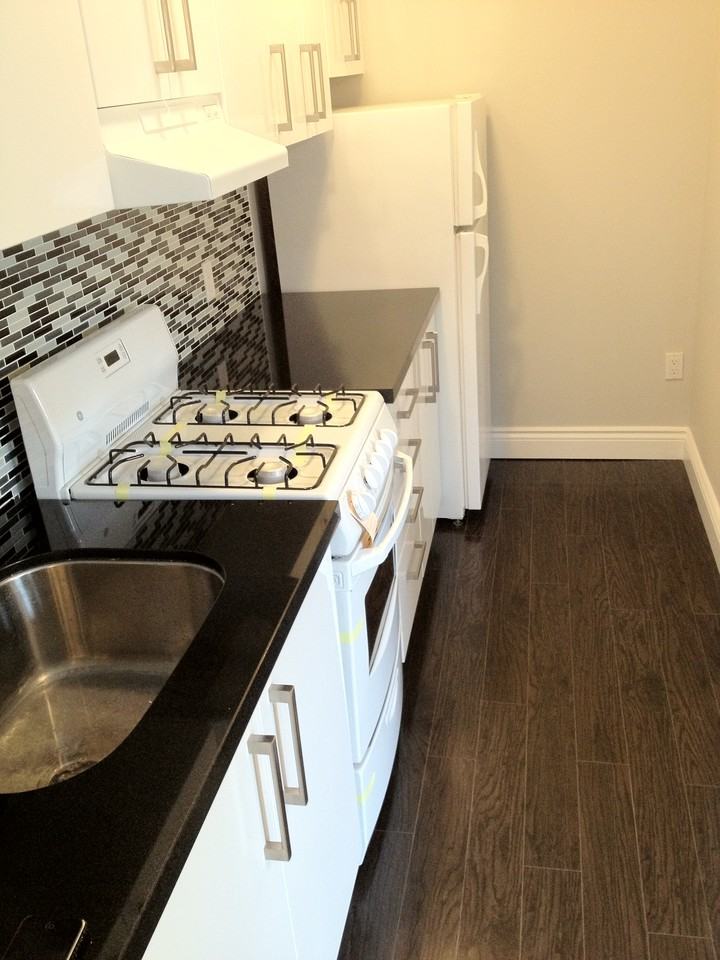 90 Alexander St - Photo 3 of 5