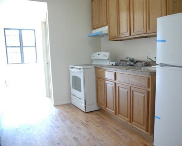 114 N 7th St 4R - Photo 3 of 4