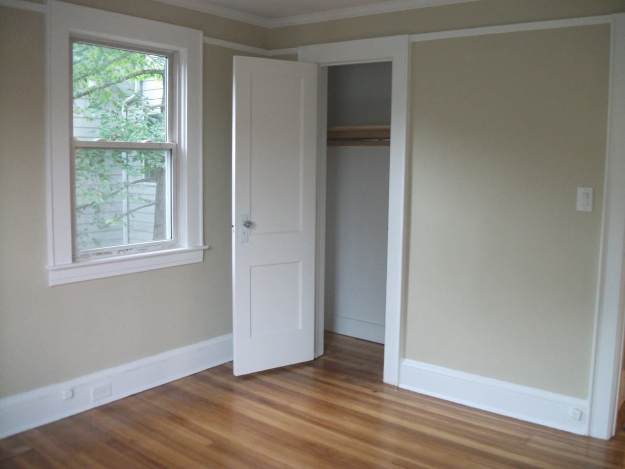 1000 Demott Pl - Photo 3 of 4