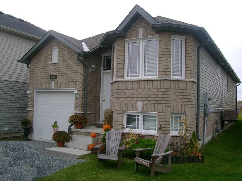 656 Clancy Crescent - Photo 3 of 14