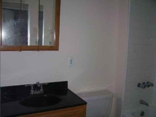 835 Greenpoint Ave 4 - Photo 3 of 4