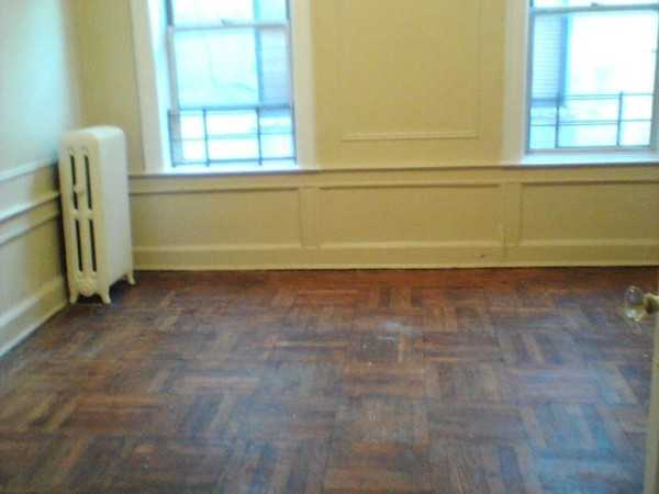 1046 Longfellow Ave - Photo 3 of 5