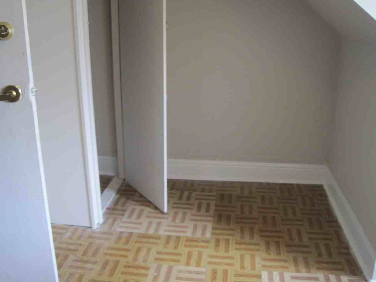 121 Nelson St - Photo 3 of 5