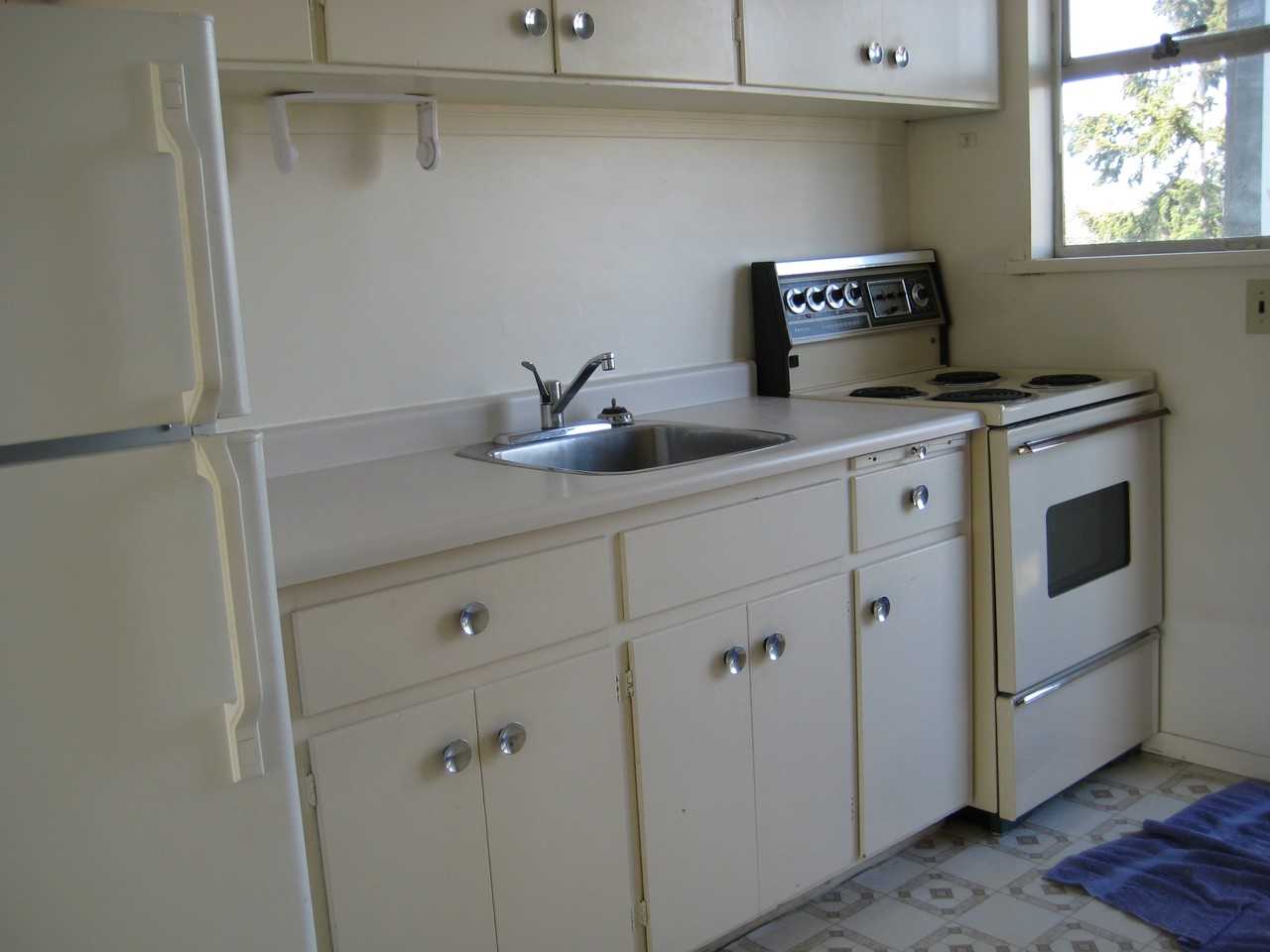 1388 Hillside Ave - Photo 2 of 5