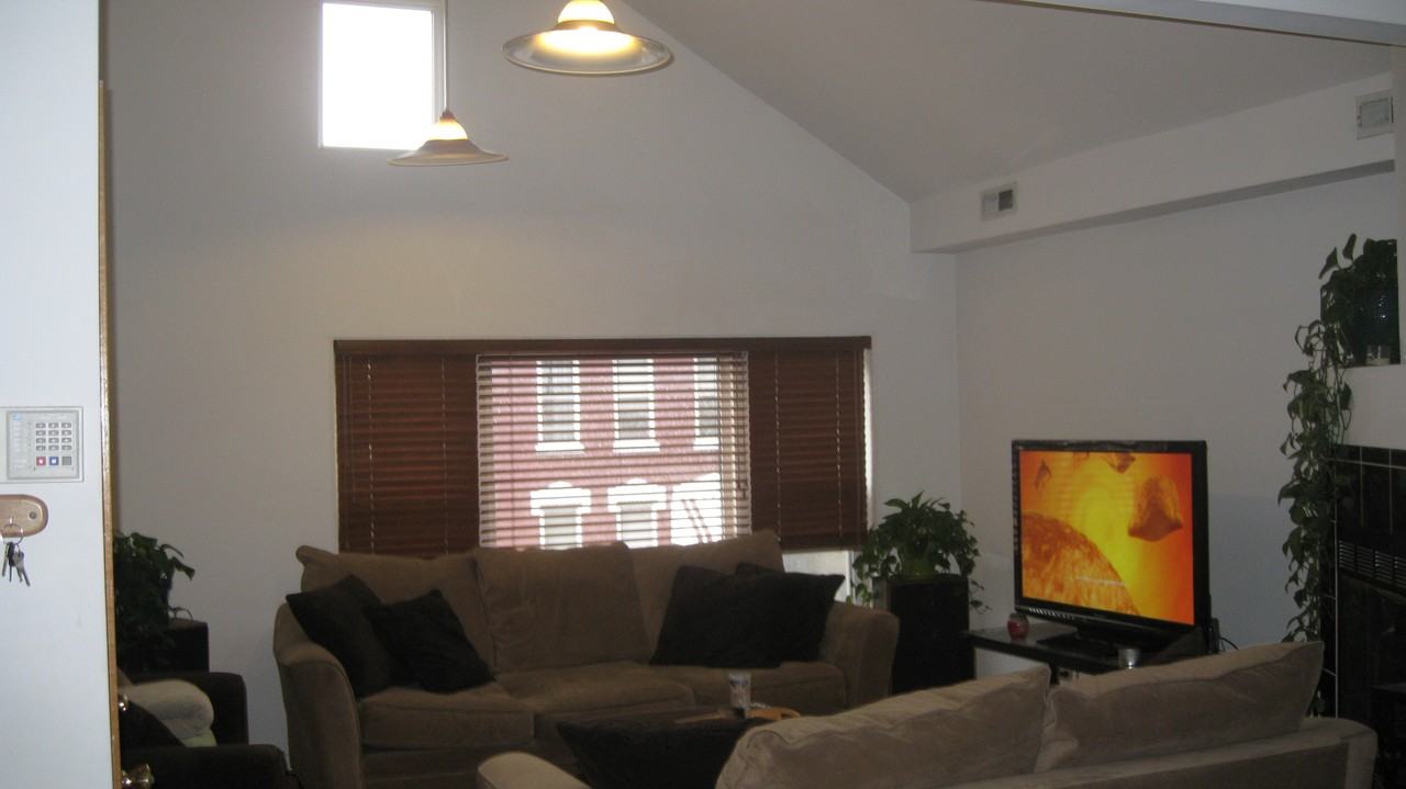 1838 Iowa St #2 - Photo 3 of 6