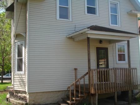 911 2nd Ave NE - Photo 2 of 13