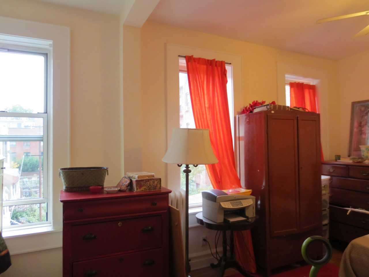 82 Sherman St - Photo 2 of 2