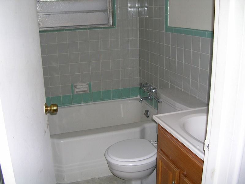 130 E Shields St - Photo 2 of 4