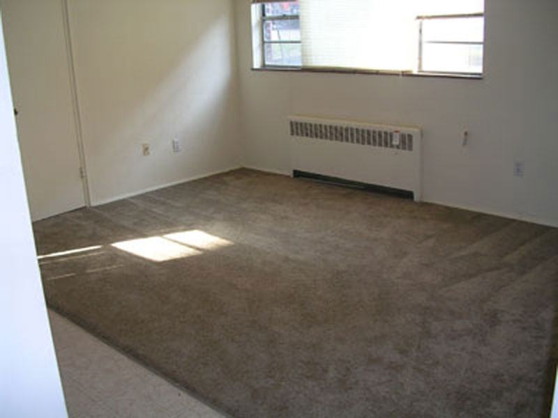 130 E Shields St - Photo 3 of 4