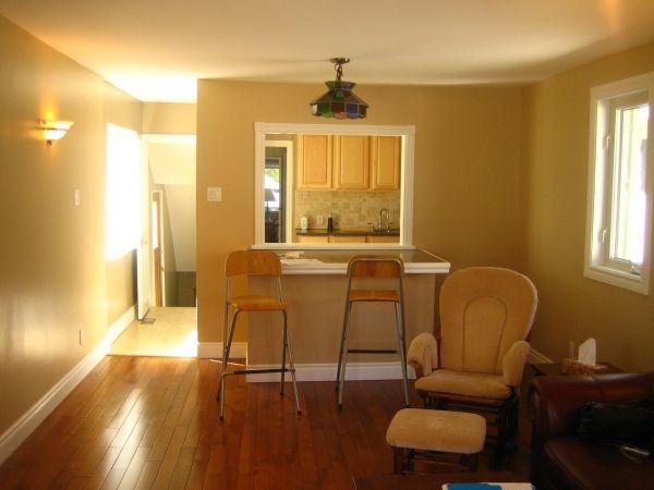 56 Everett Crescent UPPER - Photo 2 of 6