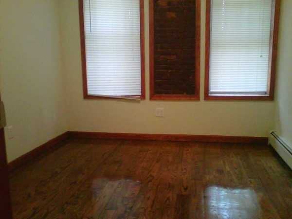 523 Bainbridge St GARDENLEVE - Photo 3 of 5