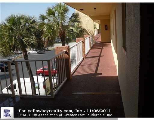 2436 SW 42nd Ave #2 - Photo 2 of 3
