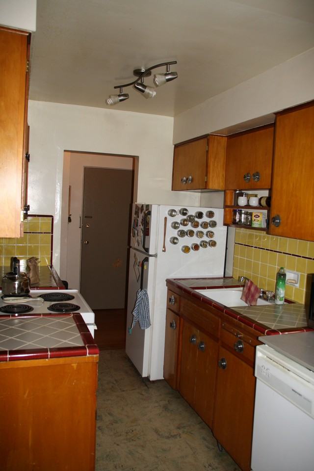 3289 Oak St #2 - Photo 2 of 4
