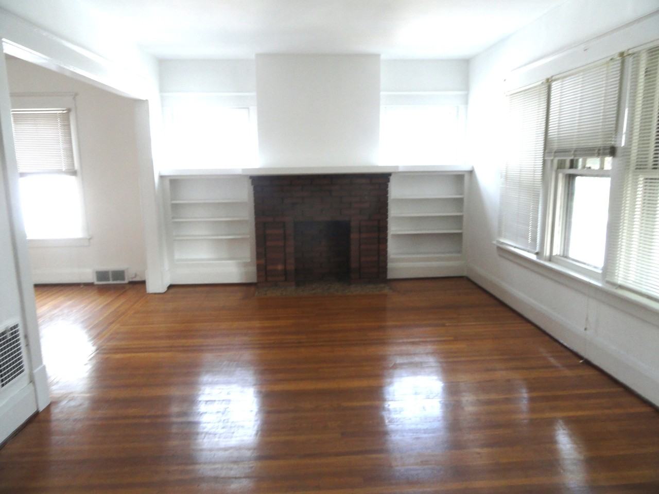 120 Shoshone St - Photo 2 of 7