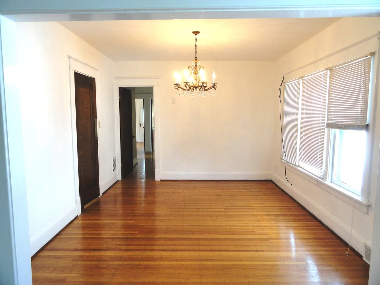 120 Shoshone St - Photo 3 of 7