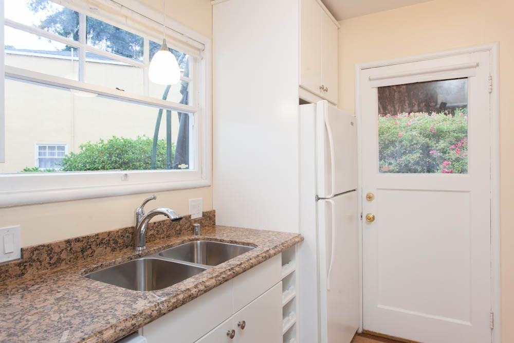 6102 Hillmont Dr - Photo 3 of 8