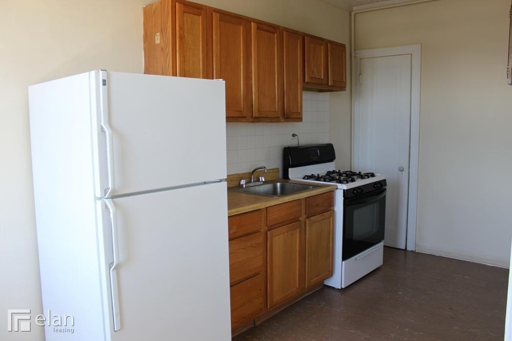 5920 N Clark St #3 - Photo 2 of 4