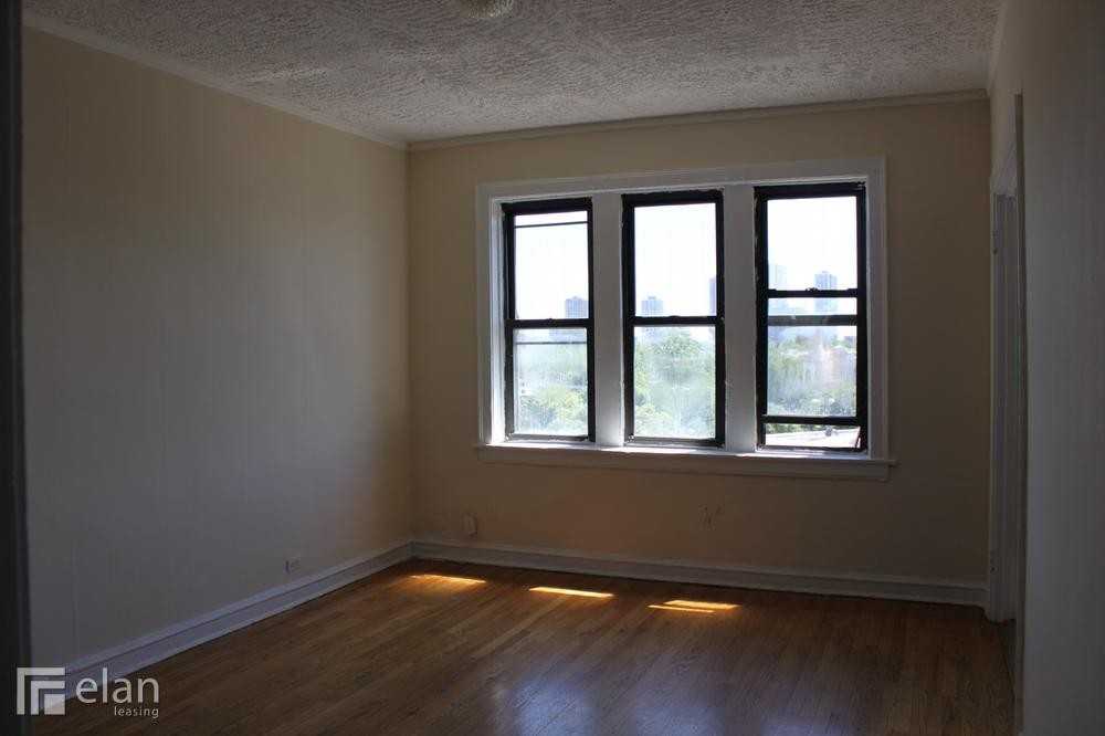 5920 N Clark St #3 - Photo 3 of 4