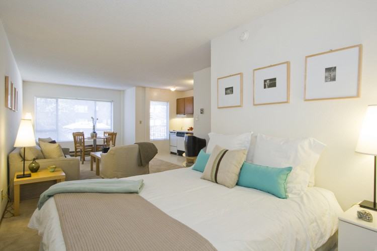 1550 Bay St - Photo 2 of 7