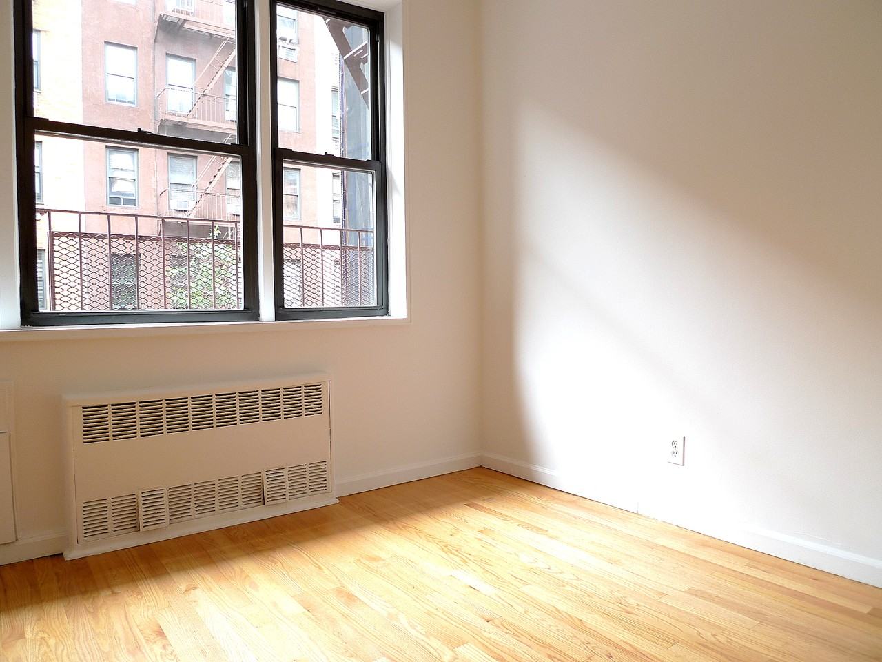 505 NE 88th St - Photo 2 of 3