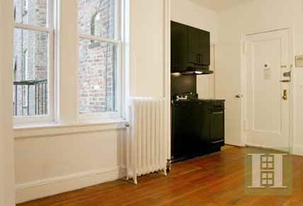 92 Grove St - Photo 3 of 4