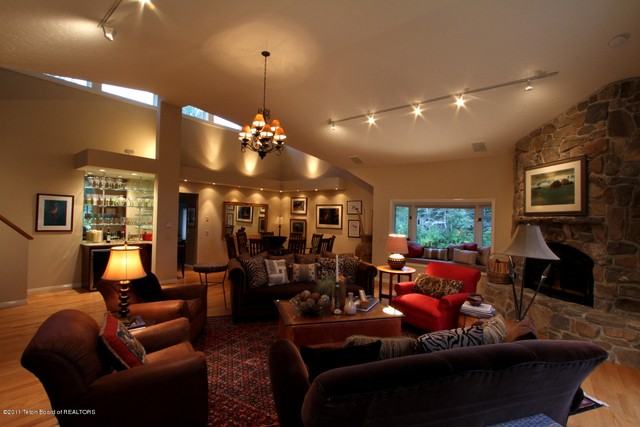 375 E Cottonwood Dr - Photo 2 of 5