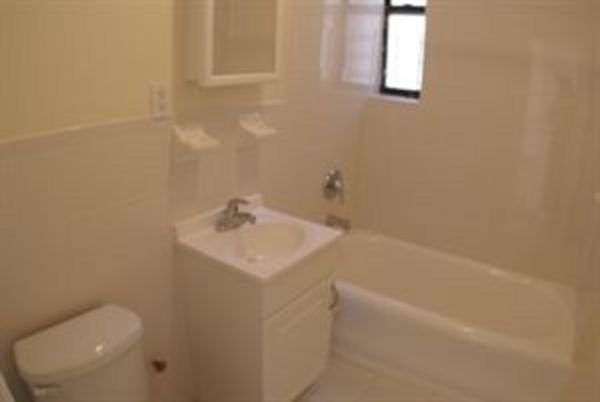 2089 Wallace Ave 3 - Photo 3 of 4