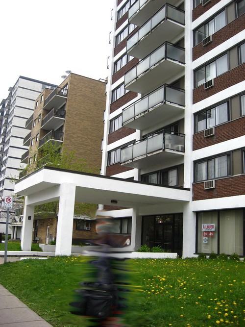 7600 Chemin Earle, CôteSaintLuc, QC H4W 1N9 1 Bedroom Apartment for