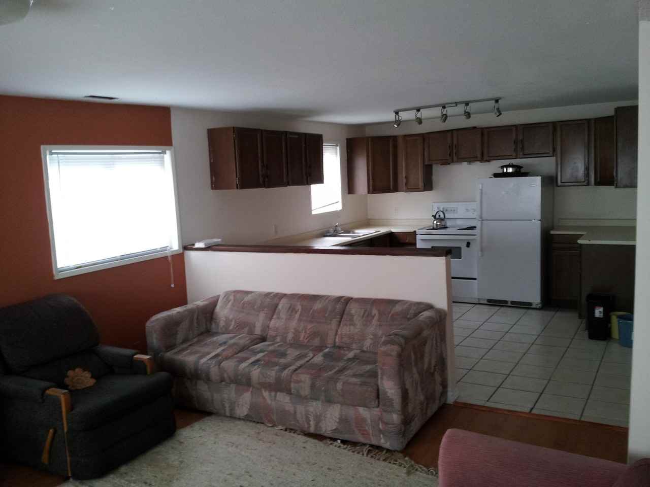 1502 Oxford St - Photo 2 of 6