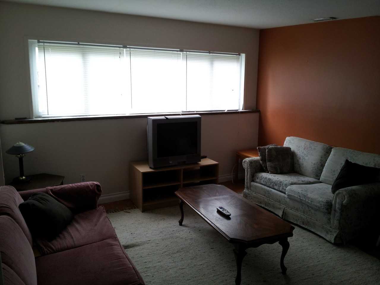 1502 Oxford St - Photo 3 of 6