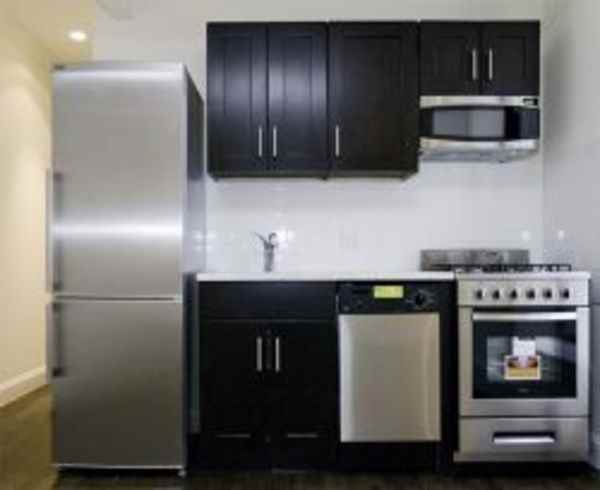 815 10th Ave 3B - Photo 2 of 4