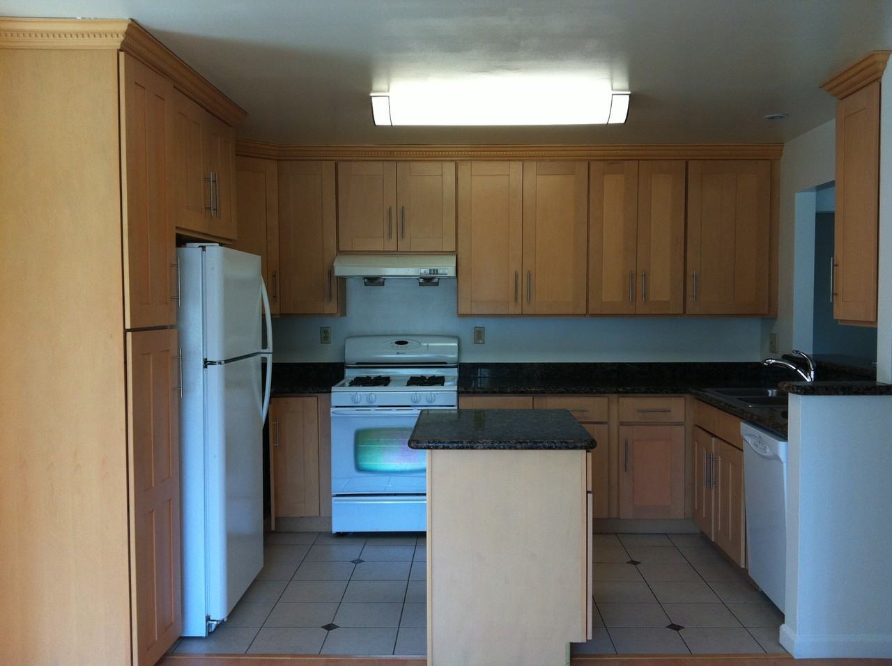 985 Bellomo Ave - Photo 3 of 10