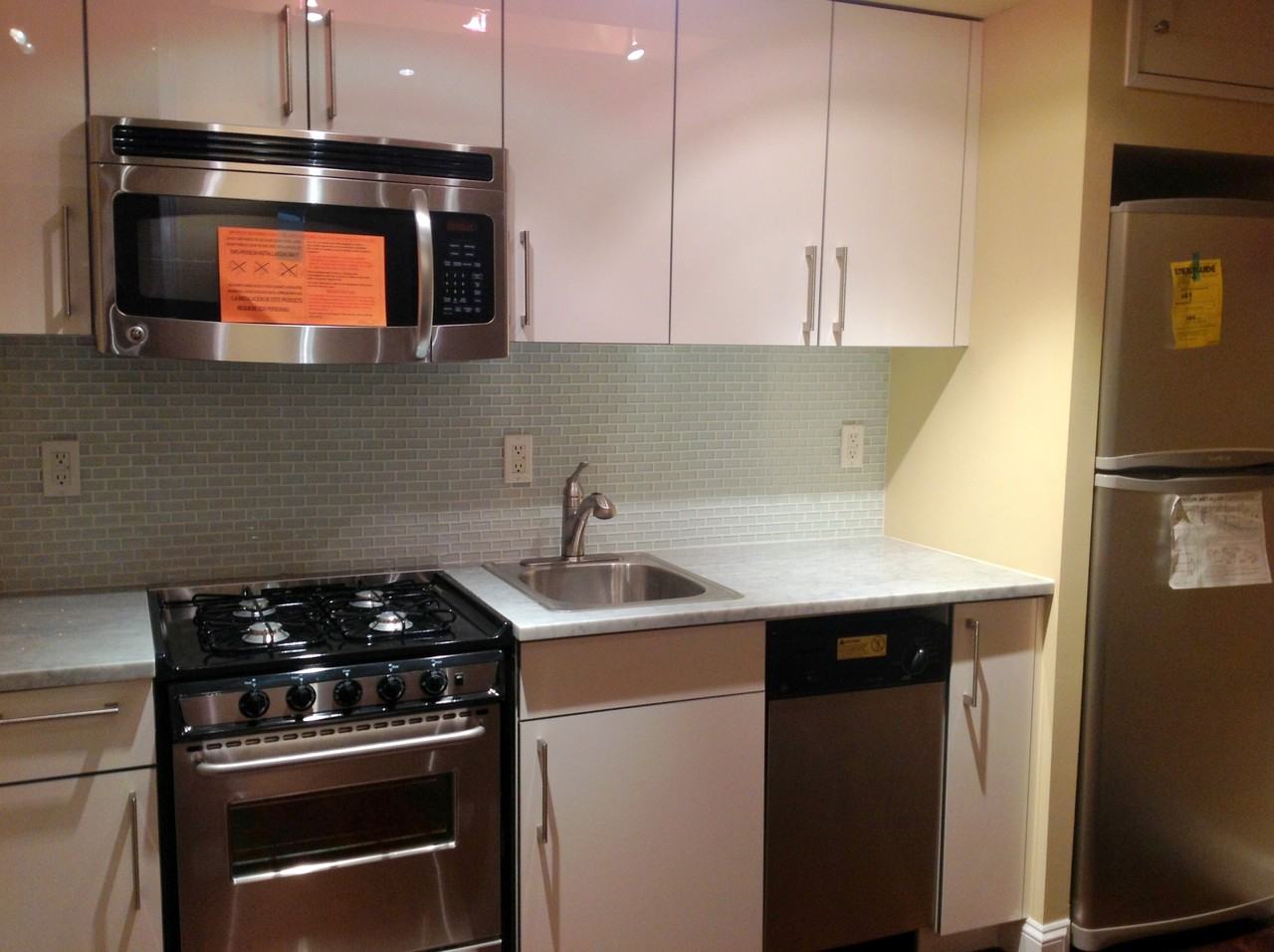 345 W 50th St - Photo 2 of 10