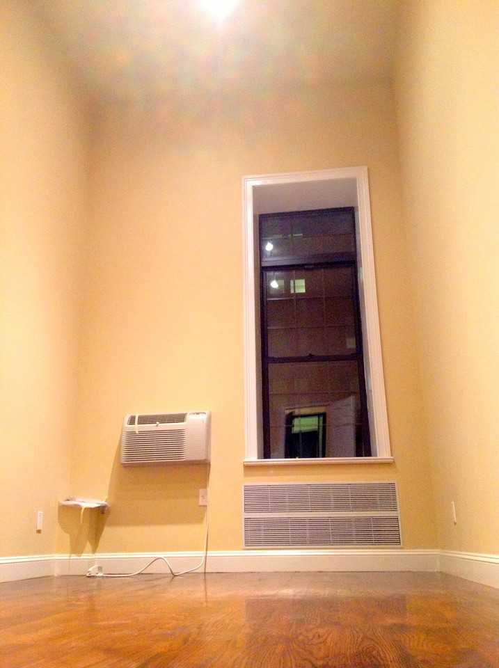 345 W 50th St - Photo 3 of 10