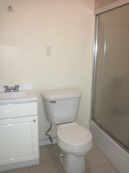 438 Tompkins Ave - Photo 2 of 5