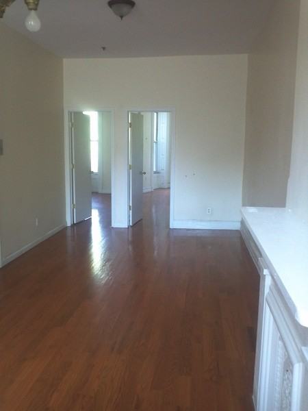 438 Tompkins Ave - Photo 3 of 5