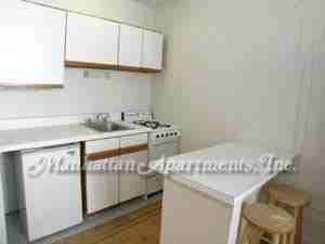 397 E 52nd St - Photo 3 of 4