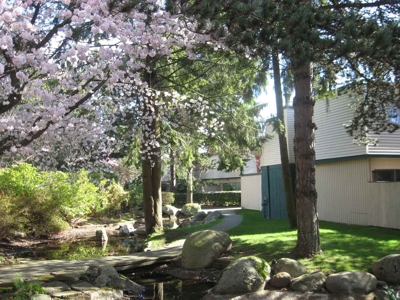 887 Westview Crescent - Photo 2 of 9