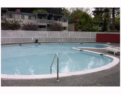 887 Westview Crescent - Photo 3 of 9