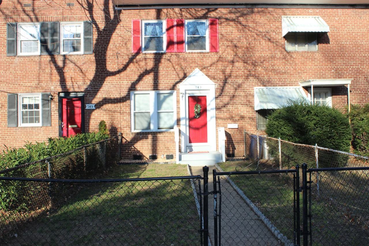 143 Dale St - Photo 2 of 5