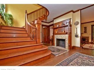 135 Holcomb St - Photo 2 of 8