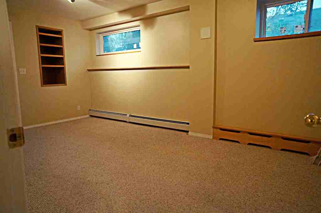 424 W Queens Rd - Photo 2 of 3