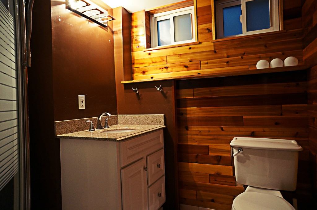 424 W Queens Rd - Photo 3 of 3