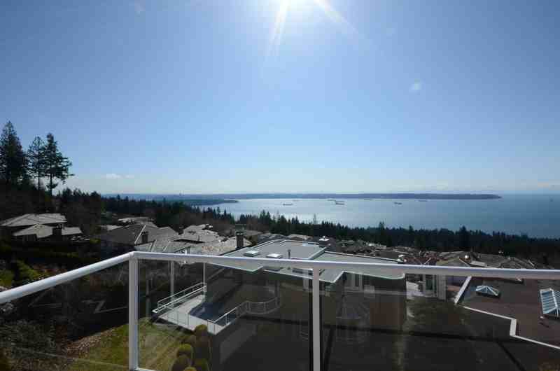 2618 Chippendale Rd - Photo 3 of 6