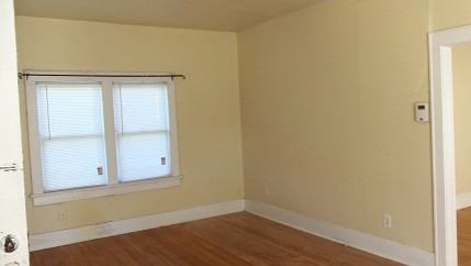 921 NW 22nd St - Photo 3 of 5