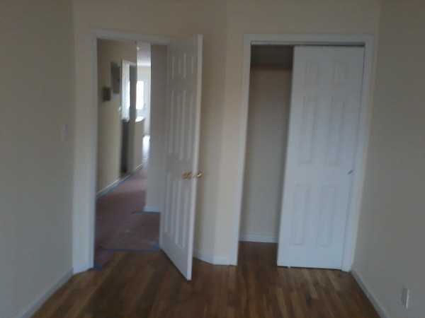 1081 Hancock St - Photo 3 of 8