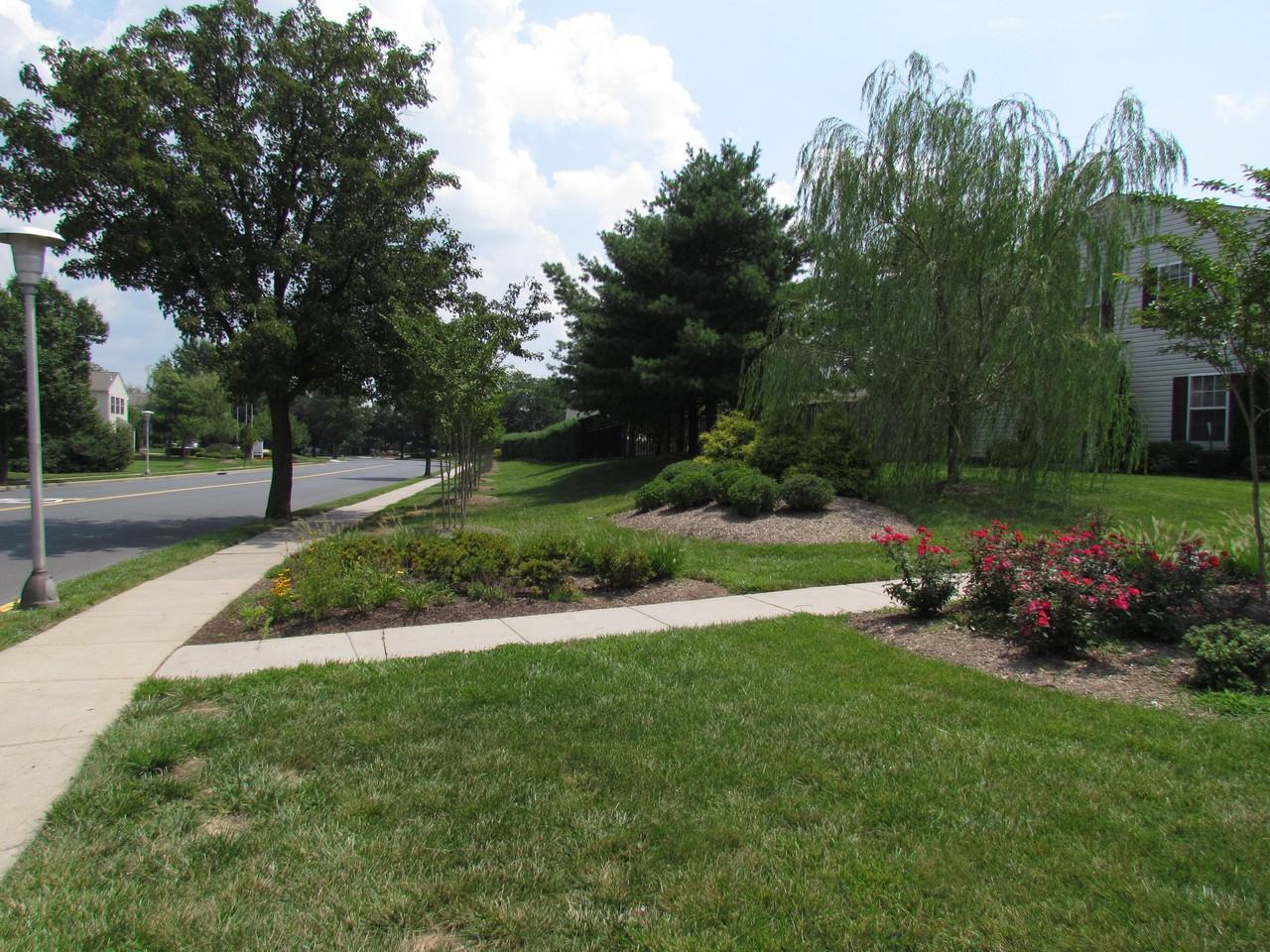 553 Cotswold Ct - Photo 3 of 7