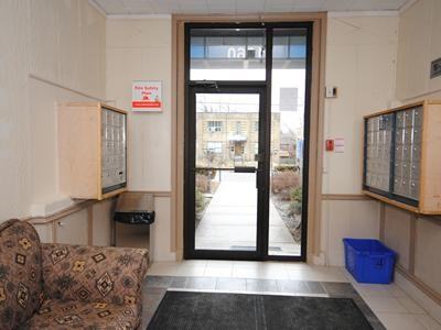 1660 Bathurst St - Photo 3 of 4