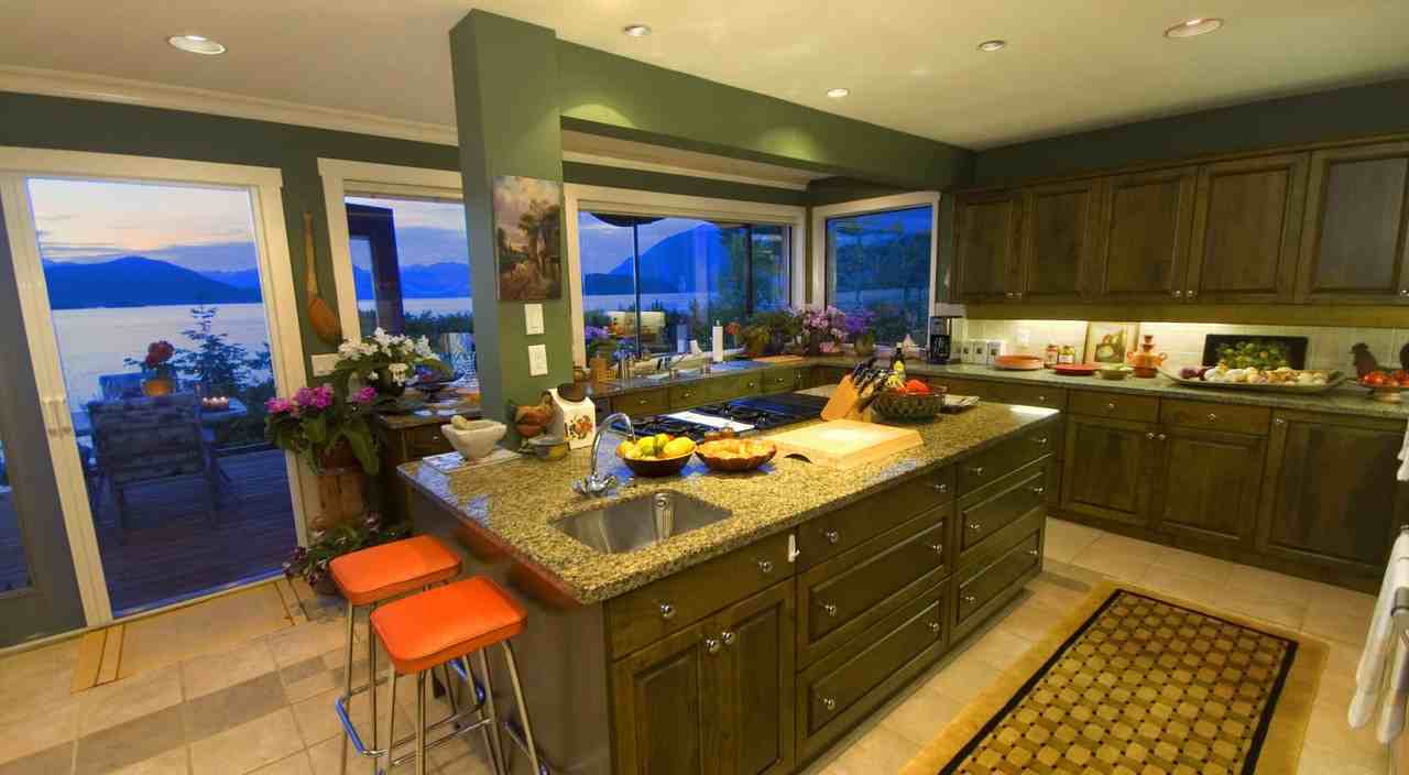 6951 Isleview Rd - Photo 3 of 8