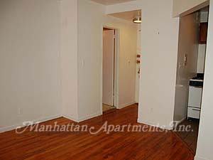 371 S 1st Ave 2A - Photo 2 of 6